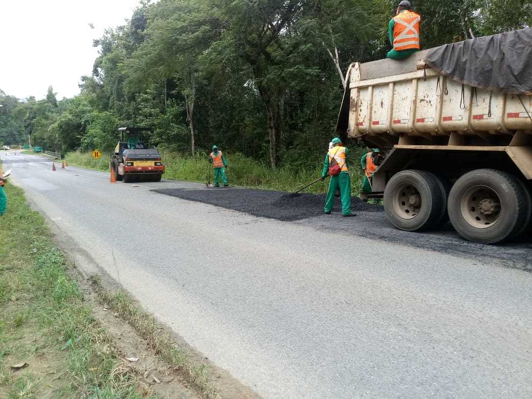 Camacã: As máquinas mais pesadas chegaram no trevo e o recapeamento asfáltico segue em ritmo acelerado